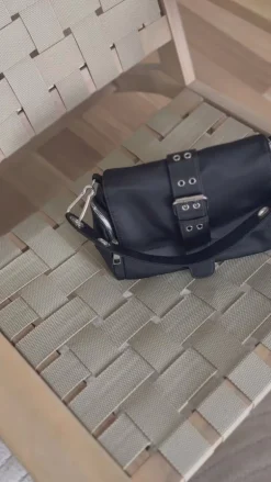 Black Colour Taske - Varla - Black