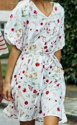 Freequent Kjole - Mele - Brilliant White w. Hot Coral