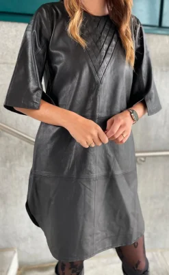 Gossia Kjole - Tea - Black