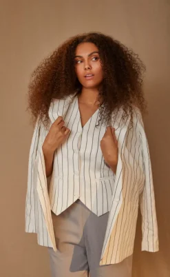 Love & Divine Vest - Love1044-1 - Cream/Black