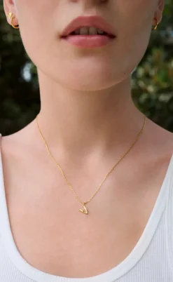 Maanesten Halskæde - V Alphabet - Gold Colour
