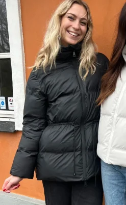 Neo Noir Puffer Jakke - Mayra - Black