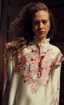 Noella Kjole - Reno Ruby Ruffle - Drusella Print