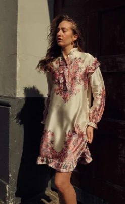 Noella Kjole - Reno Ruby Ruffle - Drusella Print