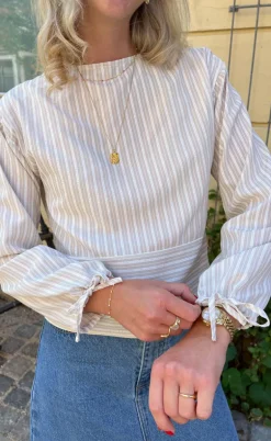 Say INA Copenhagen Bluse - Cornelia - Camel / White Stripe (vendbar)