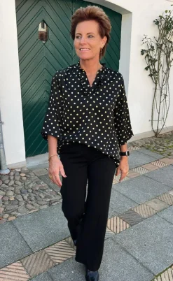 Say INA Copenhagen Bluse - Datia - Black W. Green Dots