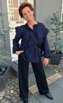 Say INA Copenhagen Bluse - Frida - Navy Blue Broderie Anglaise