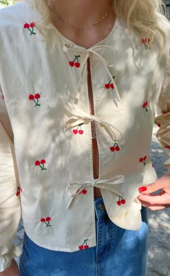 Say INA Copenhagen Bluse - Leonora - Off White W. Cherry