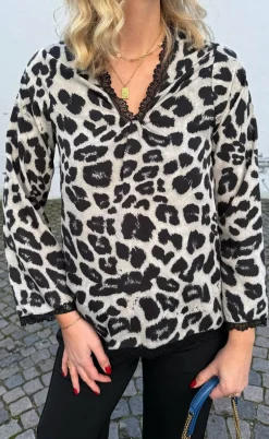 Say INA Copenhagen Bluse - Safina - Grey Leopard