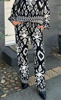 Say INA Copenhagen Bukser - Tora - Black/White Paisley