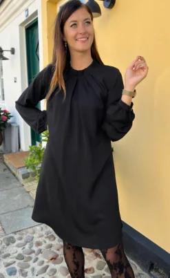 Say INA Copenhagen Kjole - Hazel - Black