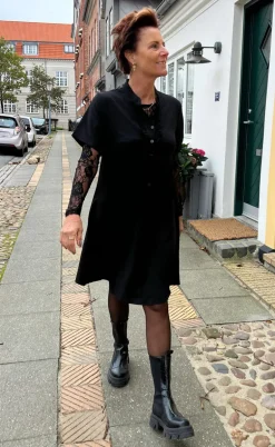 Say INA Copenhagen Kjole - Flora - Black