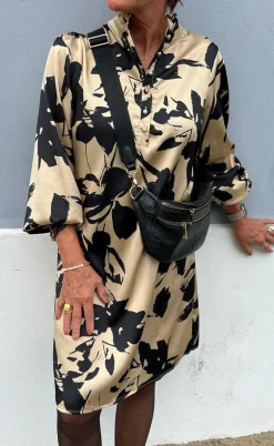 Say INA Copenhagen Kjole - Augusta - Camel / Black Flower