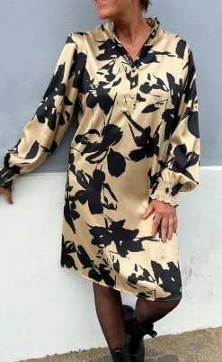 Say INA Copenhagen Kjole - Augusta - Camel / Black Flower