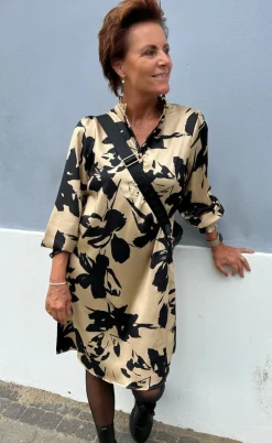 Say INA Copenhagen Kjole - Augusta - Camel / Black Flower