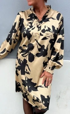 Say INA Copenhagen Kjole - Augusta - Camel / Black Flower