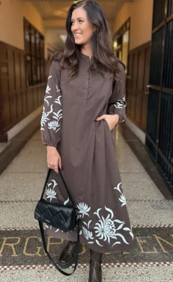 Say INA Copenhagen Kjole - Tilde Long - Chocolate Brown W. Embroidery