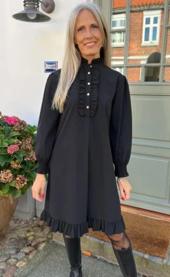 Say INA Copenhagen Kjole - Pia - Black W. Gold Buttons