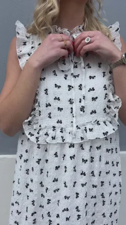 Say INA Copenhagen Kjole - Lilja Bow Dress - White w. Black Bows