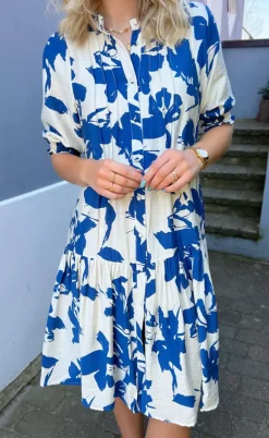 Say INA Copenhagen Kjole - Anja - White / Blue Flower
