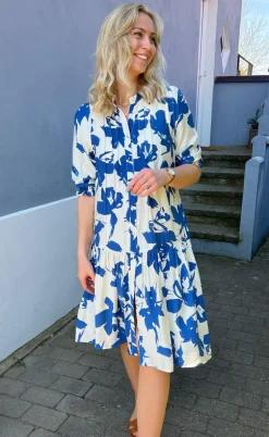 Say INA Copenhagen Kjole - Anja - White / Blue Flower