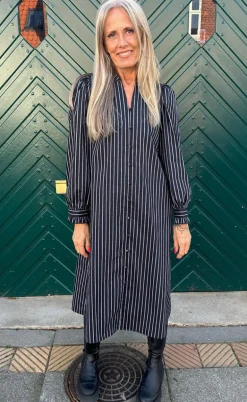 Say INA Copenhagen Kjole - Tiki - Black W. White Stripes