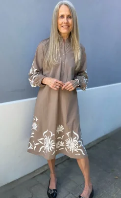 Say INA Copenhagen Kjole - Tilde - Light Brown W. Embroidery