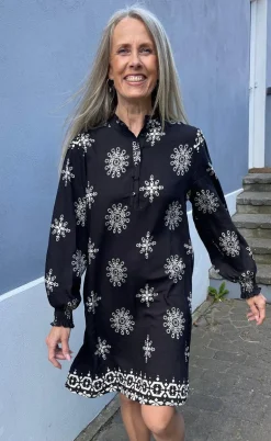 Say INA Copenhagen Kjole - Augusta - Black W. White