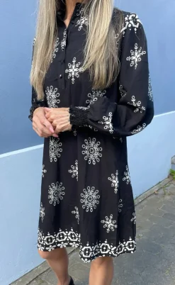 Say INA Copenhagen Kjole - Augusta - Black W. White