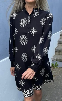 Say INA Copenhagen Kjole - Augusta - Black W. White