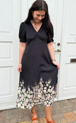 Say INA Copenhagen Kjole - Mirabelle - Black W. Flowers