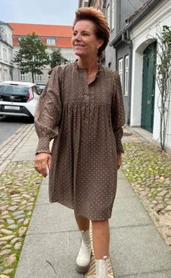 Say INA Copenhagen Kjole - Natalia - Dark Brown W. Dots