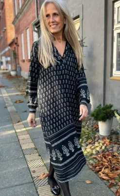 Say INA Copenhagen Kjole - Camma - Black W. Print