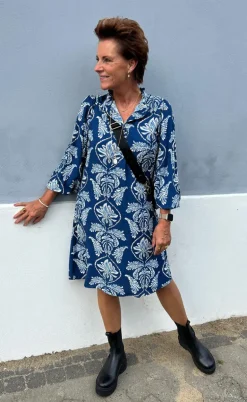 Say INA Copenhagen Kjole - Augusta - Navy Blue Paisley