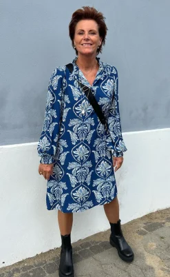 Say INA Copenhagen Kjole - Augusta - Navy Blue Paisley