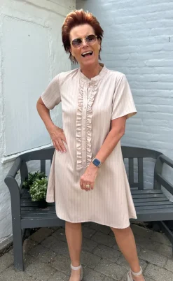 Say INA Copenhagen Kjole - Flora - Beige Pinstripe