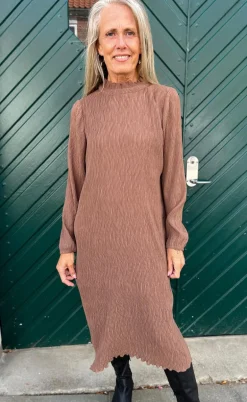 Say INA Copenhagen Kjole - Pernille Plisse - Brown