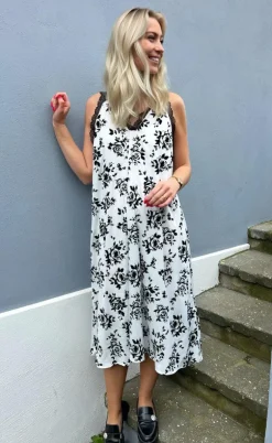 Say INA Copenhagen Kjole - Nellie - White / Black Roses