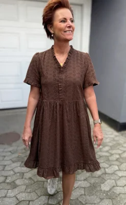 Say INA Copenhagen Kjole - Catja Summer - Mocca Broderie Anglaise