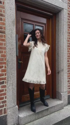 Say INA Copenhagen Kjole - Pia Lace Summer - Creme