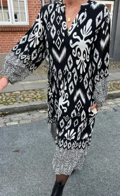 Say INA Copenhagen Kjole - Olinda - White / Black Paisley