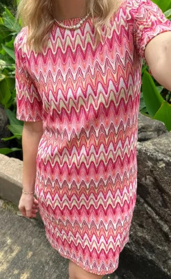 Say INA Copenhagen Kjole - Diana - Pink Zig Zag