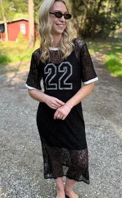 Say INA Copenhagen Kjole - Susanna Football - Black Lace (vendbar)