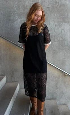 Say INA Copenhagen Kjole - Susanna Football - Black Lace (vendbar)