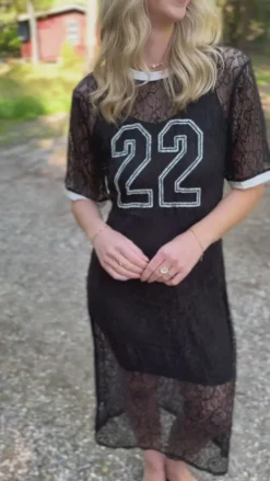 Say INA Copenhagen Kjole - Susanna Football - Black Lace (vendbar)