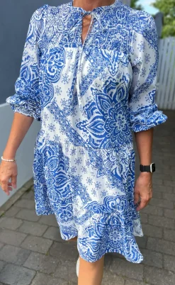Say INA Copenhagen Kjole - Vanessa - White / Blue Paisley