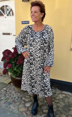 Say INA Copenhagen Kjole - Zanna - White / Black Leopard
