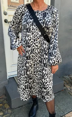 Say INA Copenhagen Kjole - Zanna - White / Black Leopard