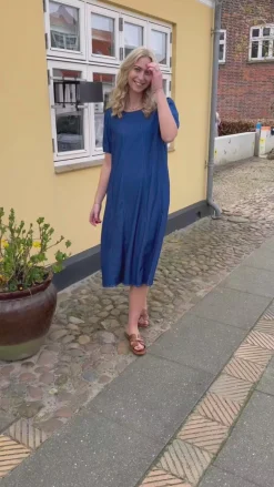 Say INA Copenhagen Kjole - Daniella Denim - Denim Blue W. White Stitches