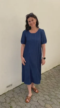 Say INA Copenhagen Kjole - Daniella Denim - Denim Blue W. White Stitches